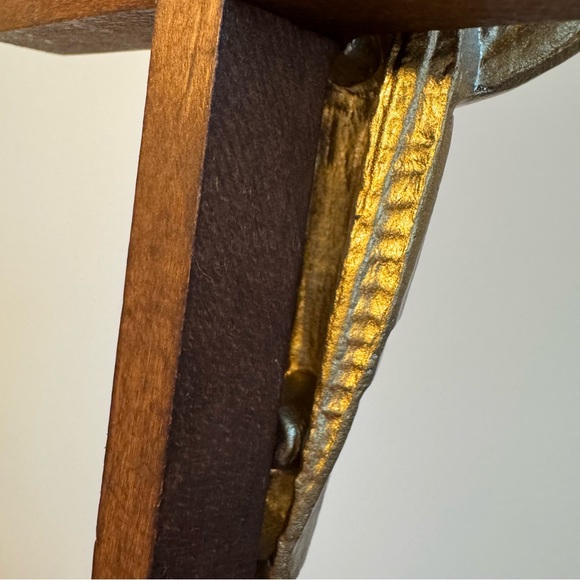 Risen Christ 10" Wood w/Brass Inlay Wall Crucifix - Picture 6 of 13